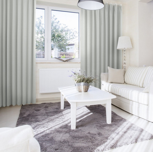 パーフェクトスペースの無地カーテンを使った失敗しにくいリビング例