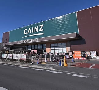 カインズ店舗外観。大型店で生活用品から家具まで揃う