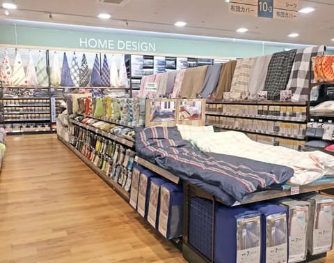 カインズのカーテン売り場の写真