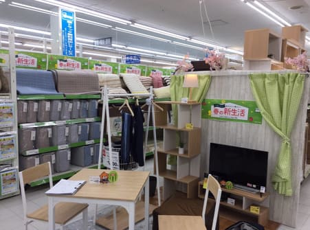 コーナンのカーテン売り場の写真