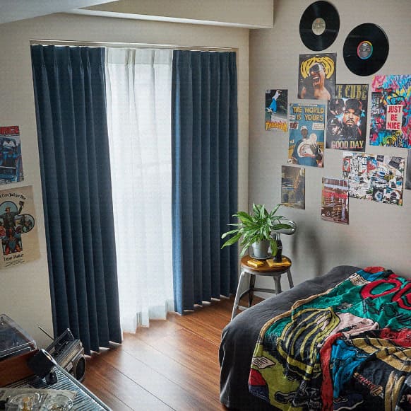 完全遮光カーテン　昼間の見え方