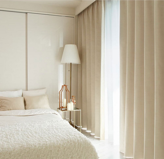 ラソワ｜完全遮光カーテン（ベージュ・寝室例）